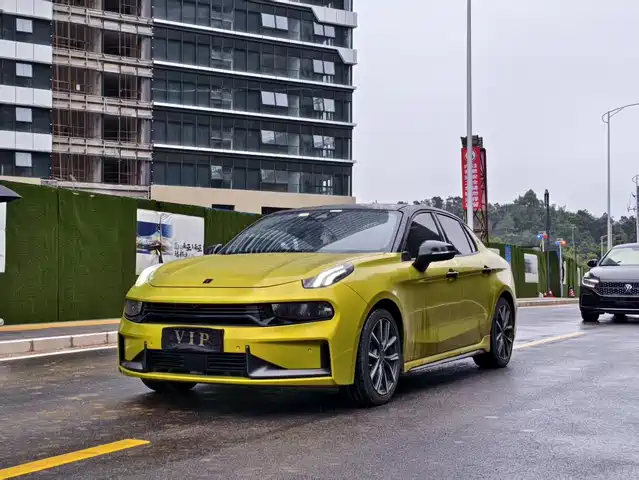 Lynk & Co 03
