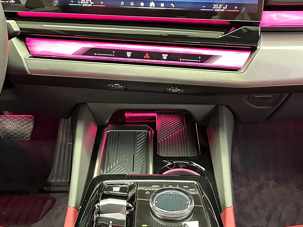 BMW 5 Series — миниатюра 13
