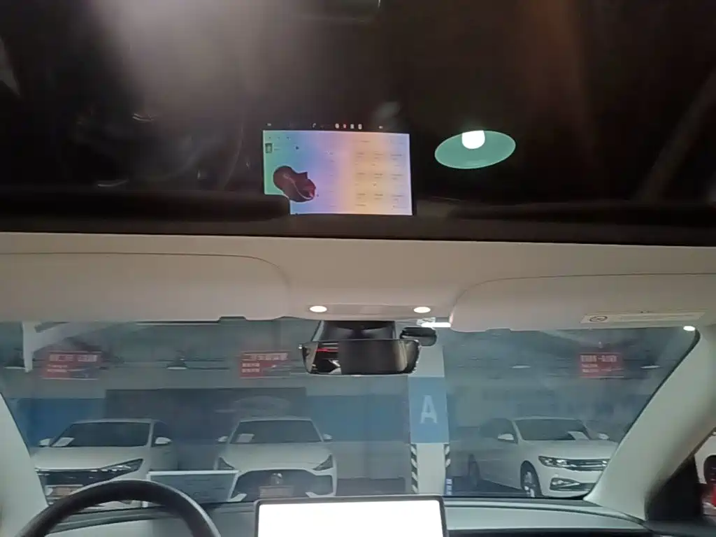 Tesla Model 3 — миниатюра 18