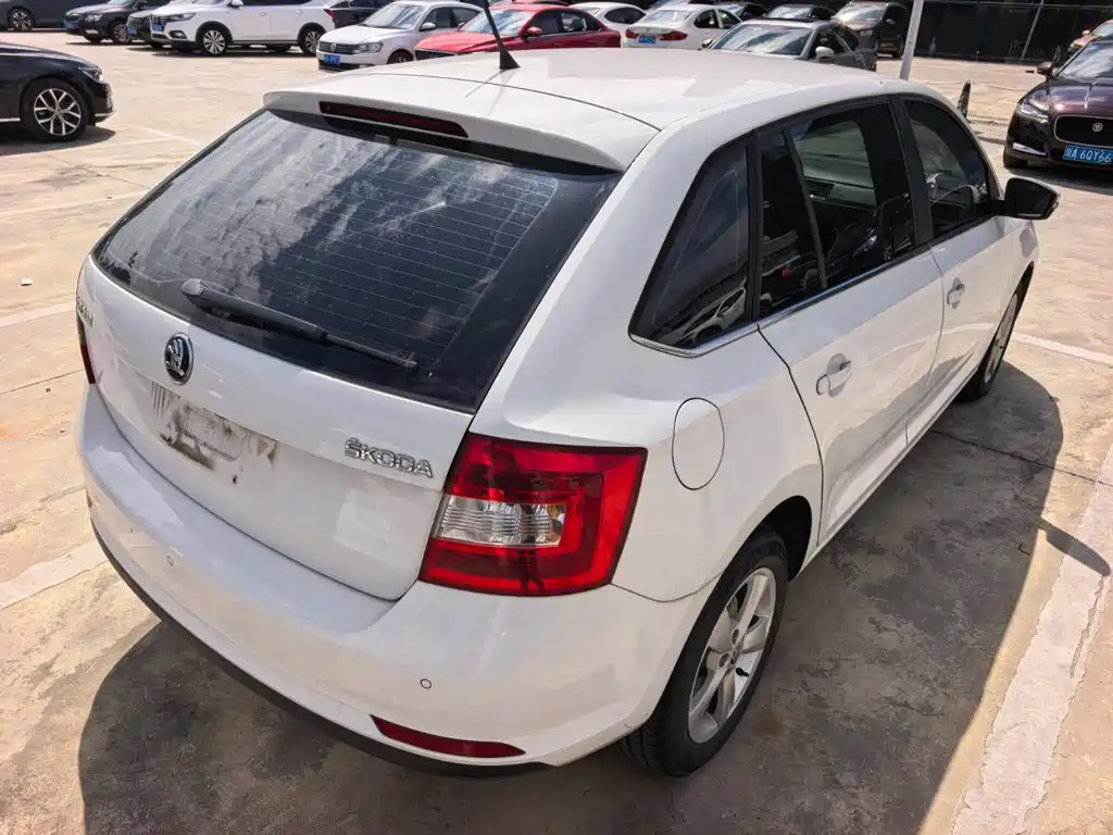 Skoda Rapid Spaceback — миниатюра 6