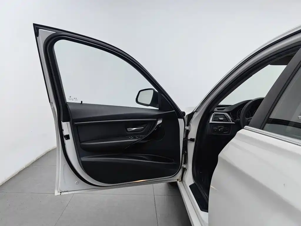 BMW 3 Series — миниатюра 8