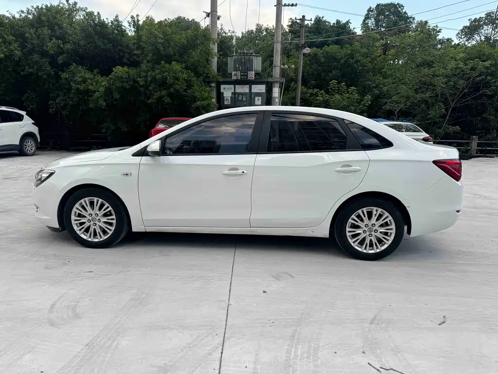 Buick Excelle — миниатюра 8