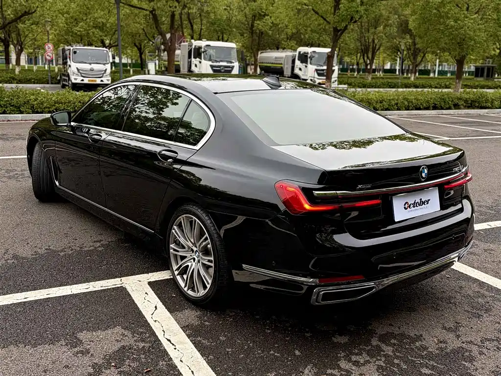 BMW 7 Series — миниатюра 7