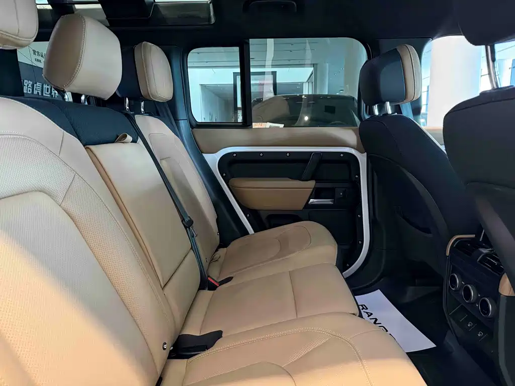 Land Rover Defender — миниатюра 20