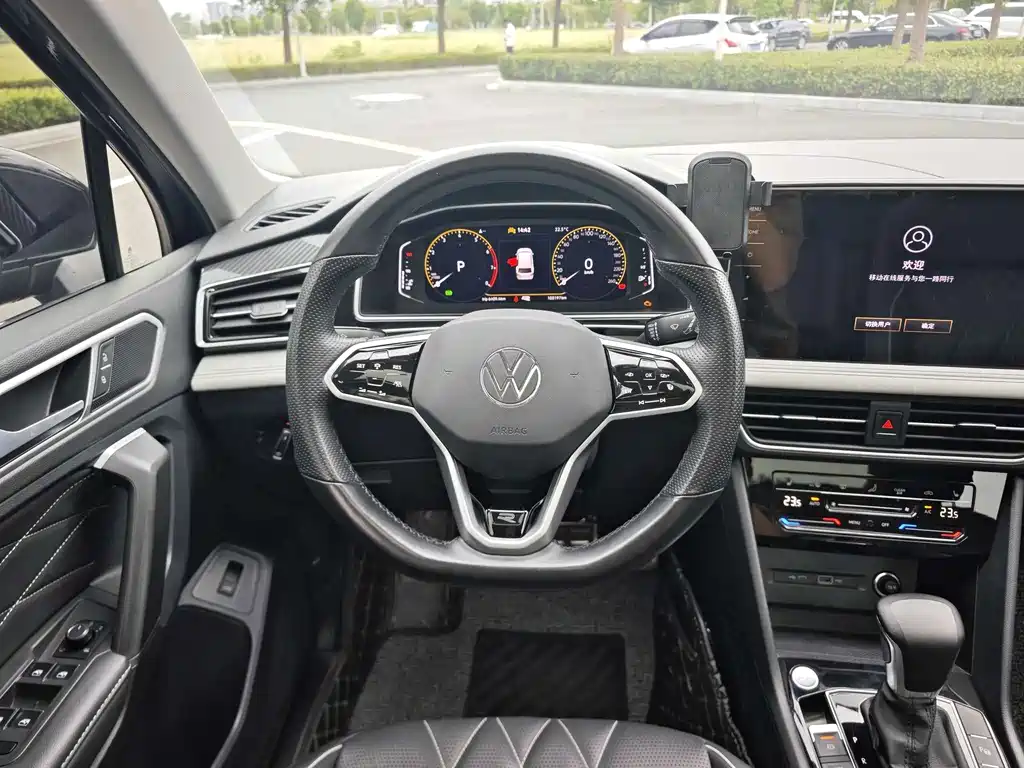 Volkswagen Tiguan L — миниатюра 14