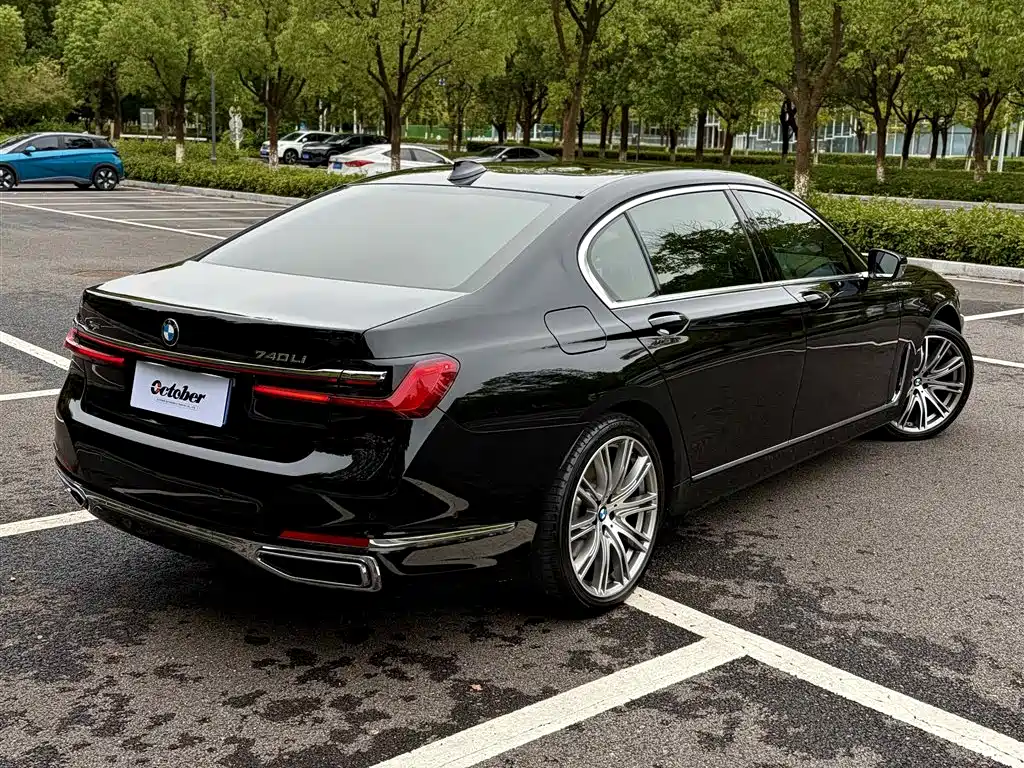 BMW 7 Series — миниатюра 6