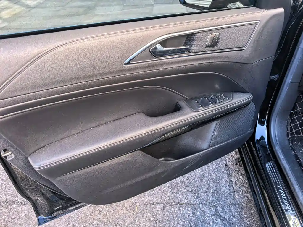 Ford Taurus — миниатюра 14