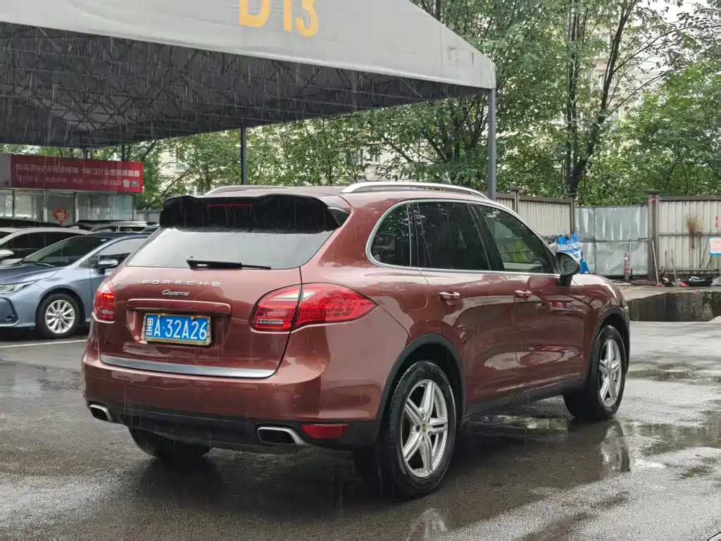Porsche Cayenne — миниатюра 6