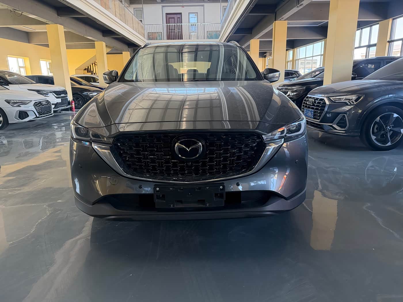 Mazda CX-5 2.0 л 2025 г. Серебристо-серый, пробег 1700 км