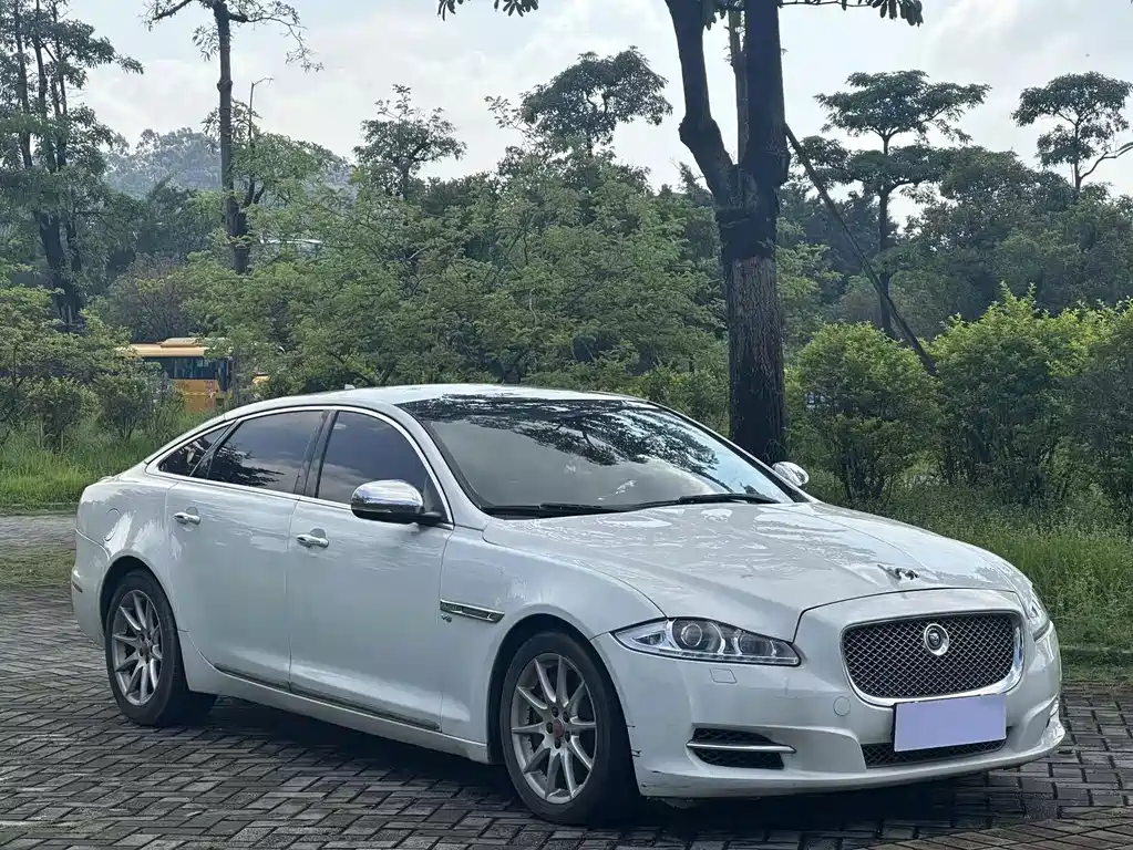 Jaguar XJ — миниатюра 3