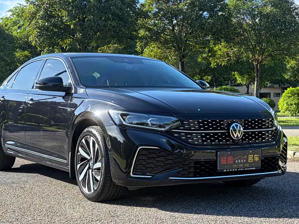 Volkswagen Passat 2022 330TSI Luxury