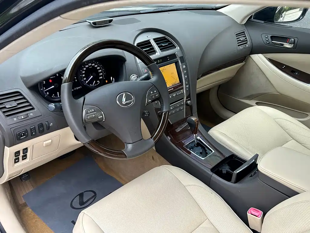 Lexus ES — миниатюра 12