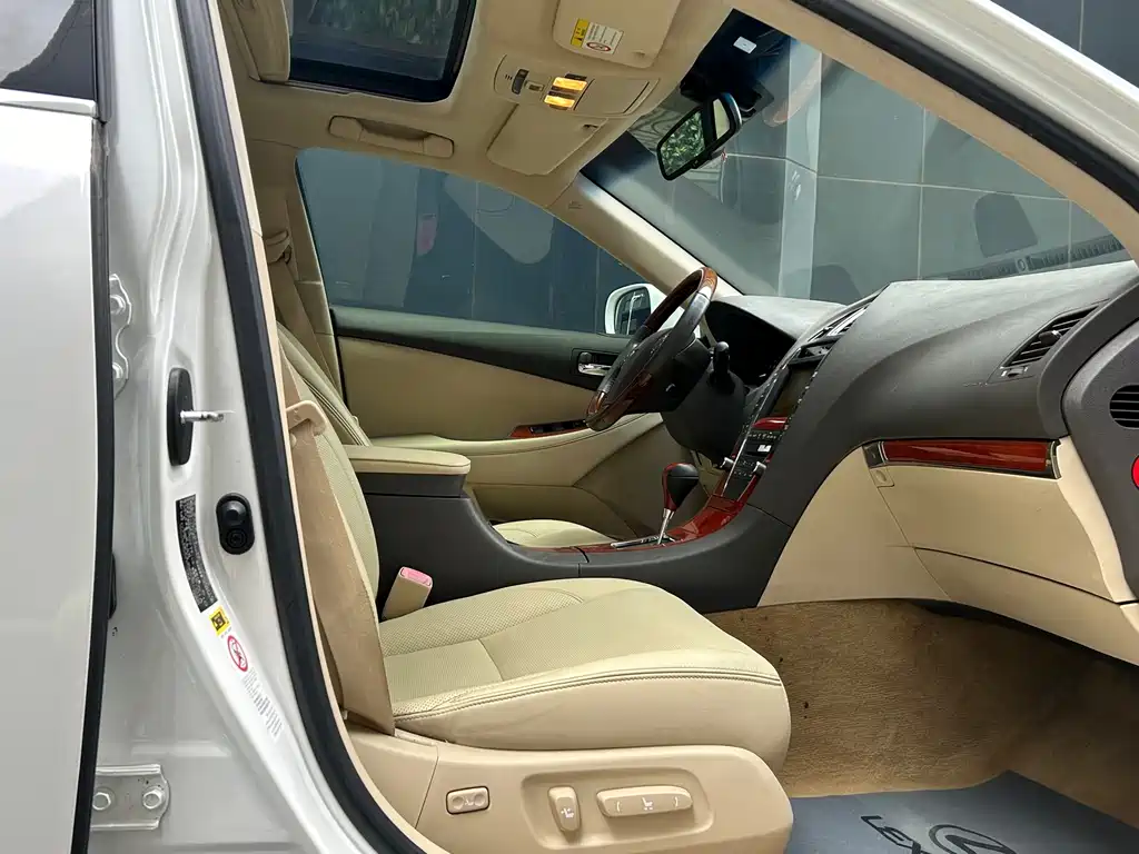 Lexus ES — миниатюра 12
