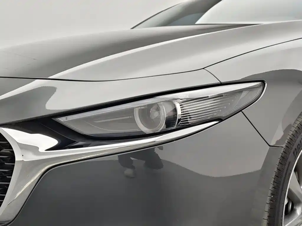 Mazda 3 Axela 2023 — фото 13