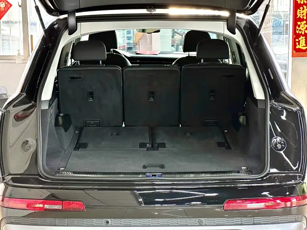 Audi Q7 2023 45 TFSI quattro S line Sport