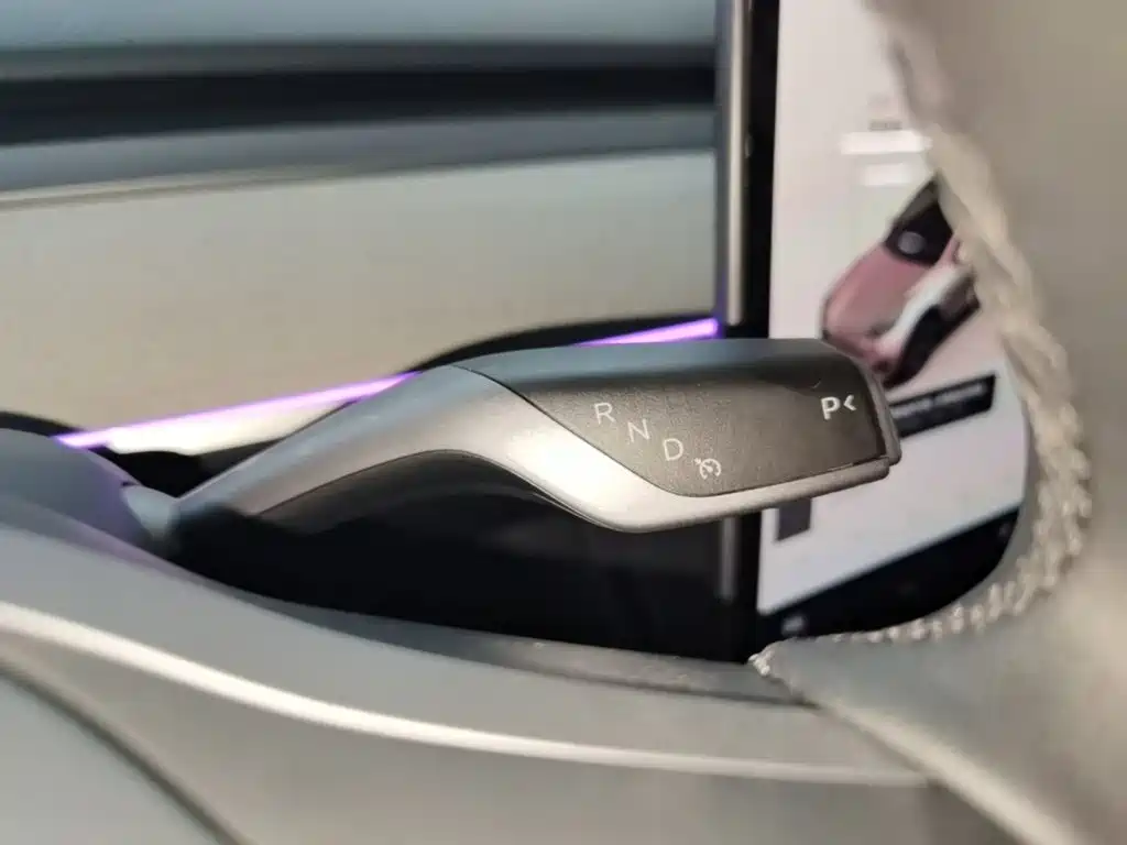 Tesla Model Y — миниатюра 14