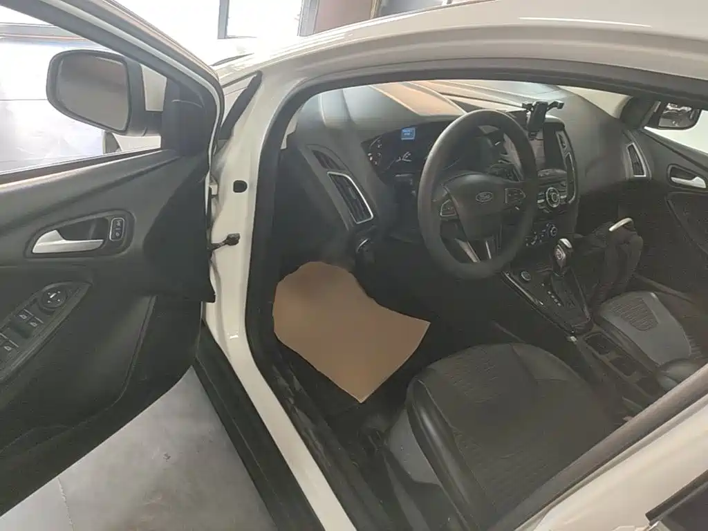 Ford Focus — миниатюра 16