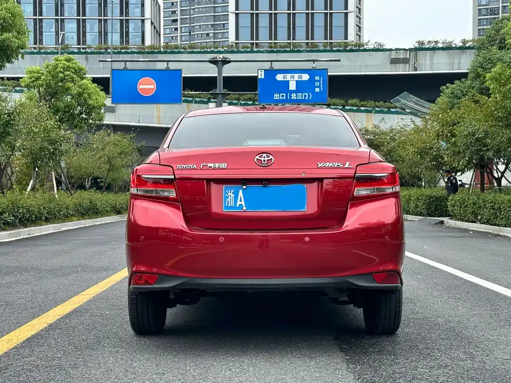 Toyota Yaris L — миниатюра 5