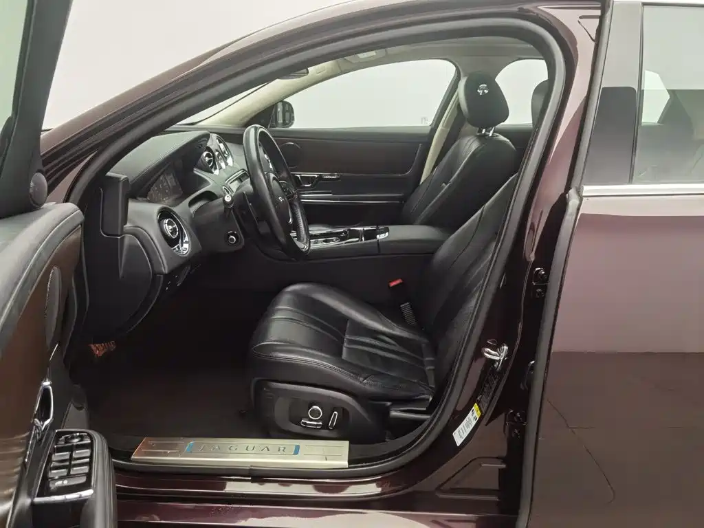 Jaguar XJ — миниатюра 10