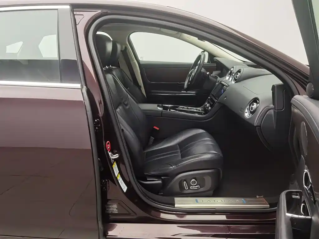 Jaguar XJ — миниатюра 23