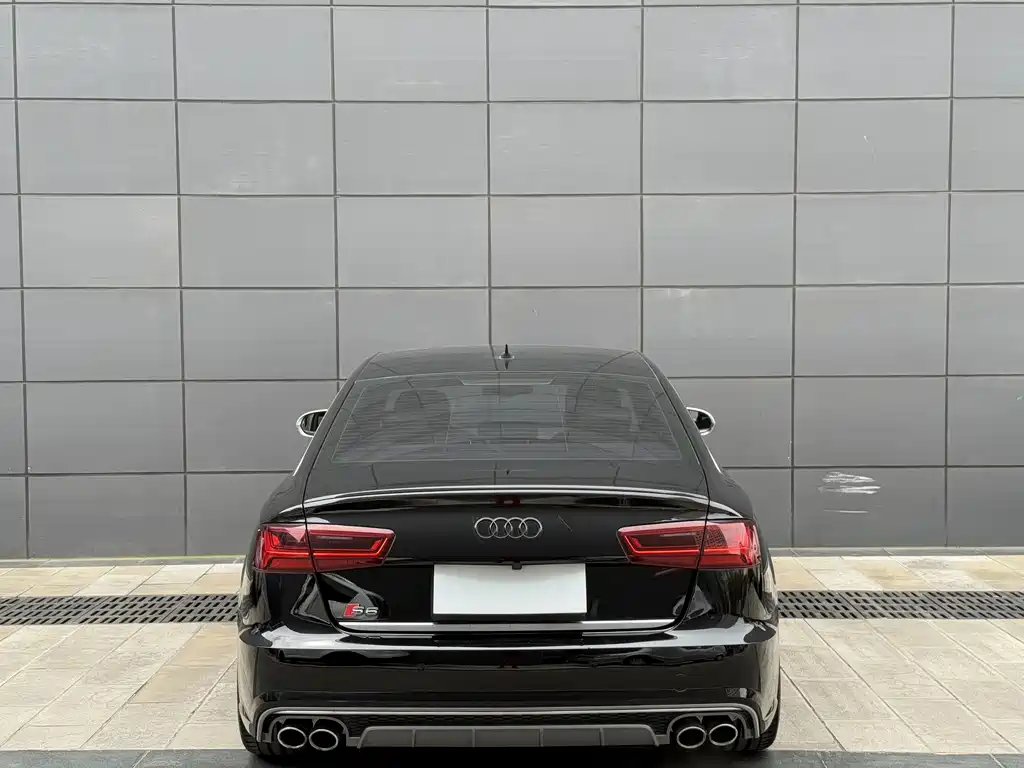 AUDI  S6