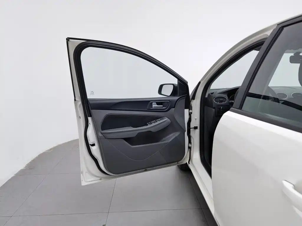 Ford Focus — миниатюра 8