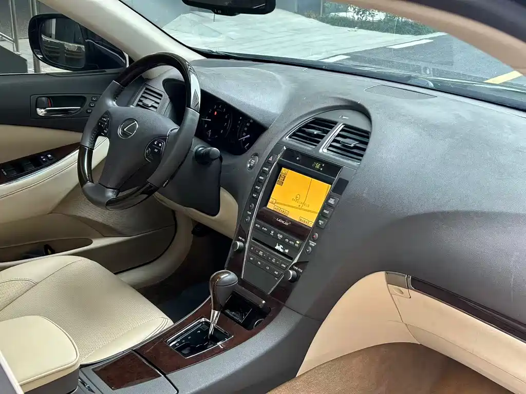 Lexus ES — миниатюра 13