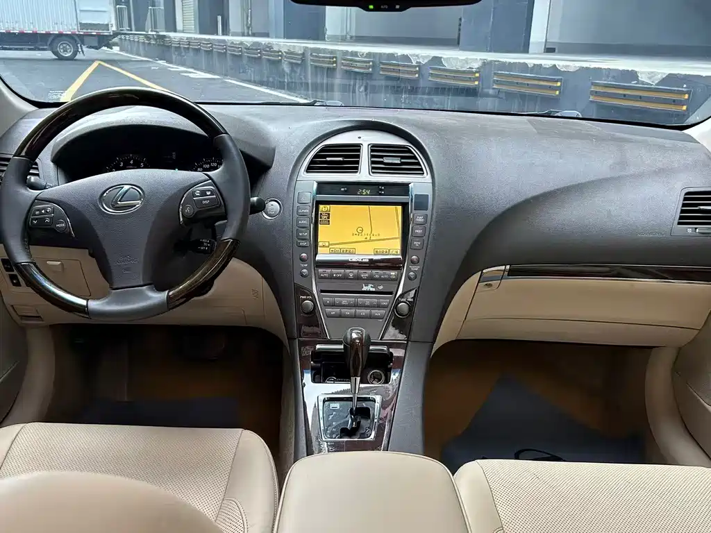 Lexus ES — миниатюра 11