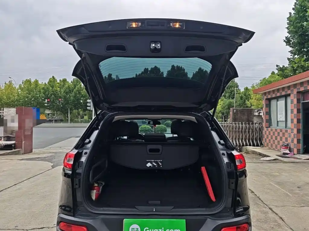 Jeep Cherokee — миниатюра 19