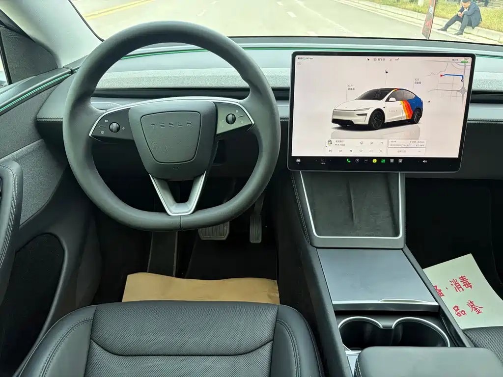 Tesla Model Y — миниатюра 7