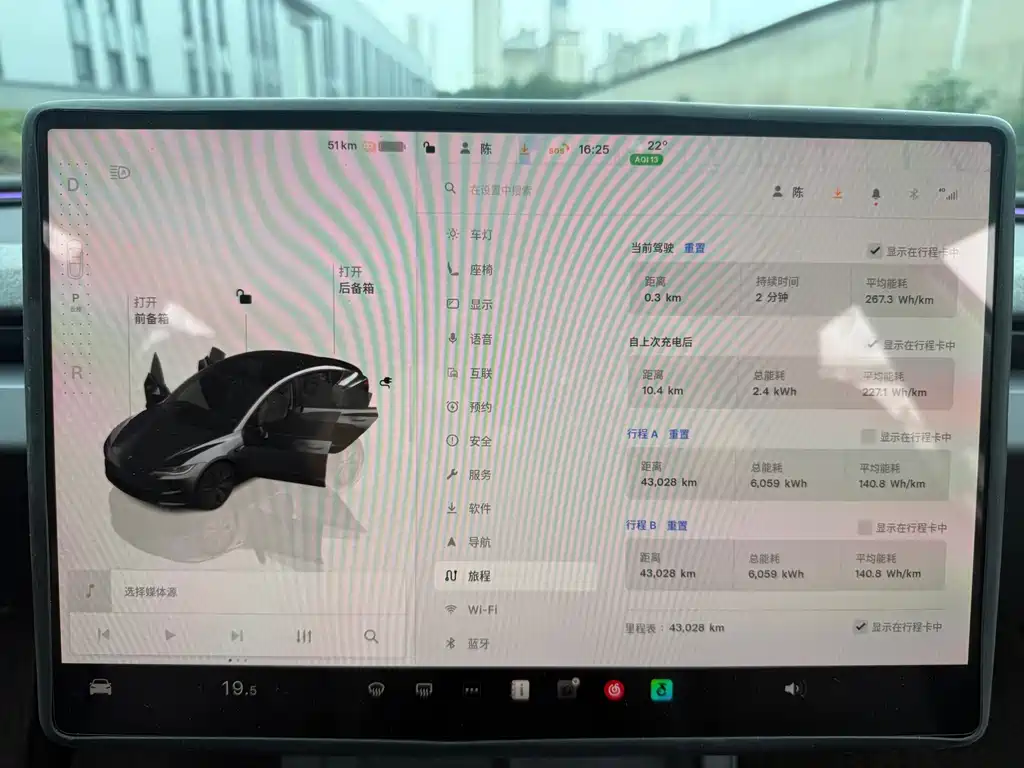 Tesla Model 3 — миниатюра 6