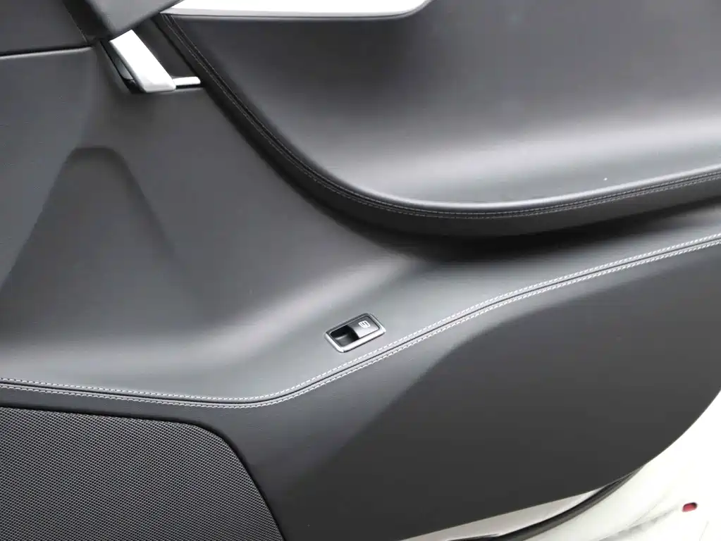 Tesla Model S — миниатюра 11