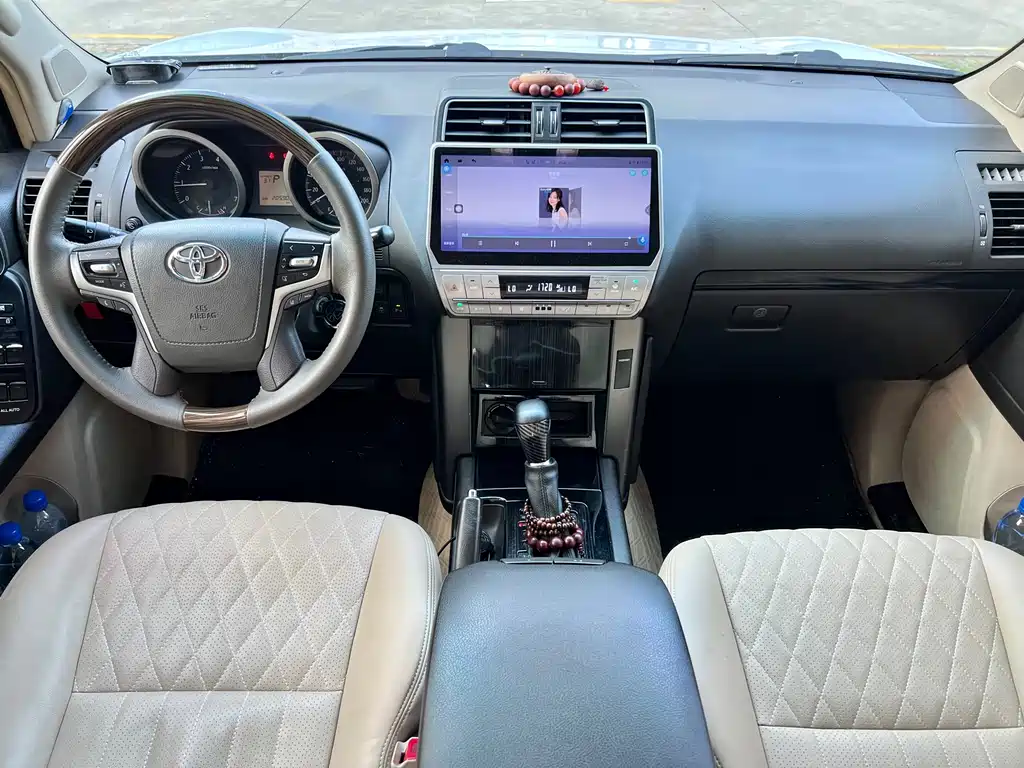 Toyota Land Cruiser Prado 2010 2.7L AT Luxury