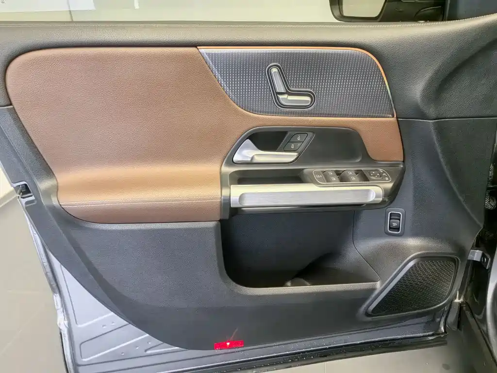 Mercedes-Benz GLB — миниатюра 16