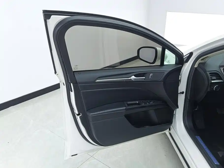 Ford Mondeo — миниатюра 7
