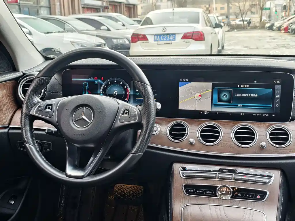 MERCEDES-BENZ E CLASS