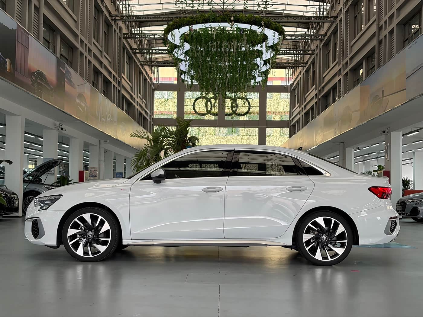 Audi A3 1.4 л 2024 г. Белый, пробег 25000 км