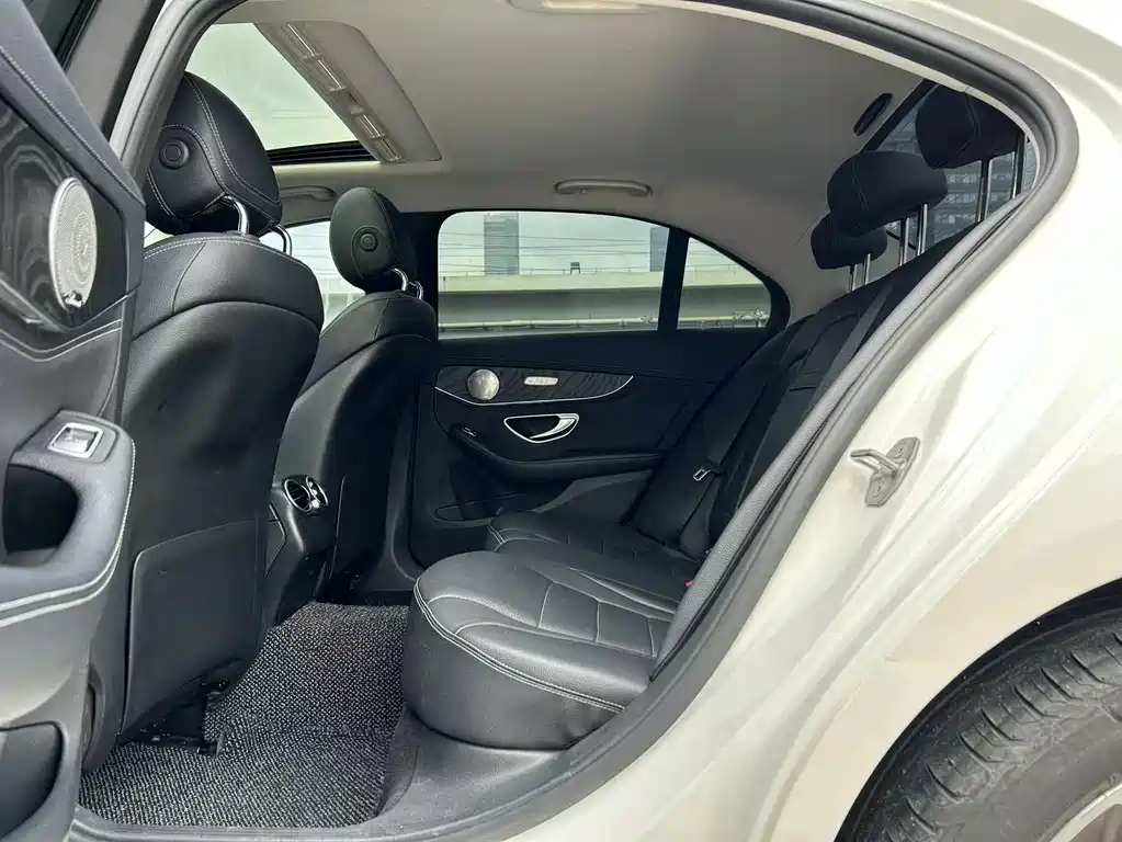Mercedes-Benz C-Class — миниатюра 6