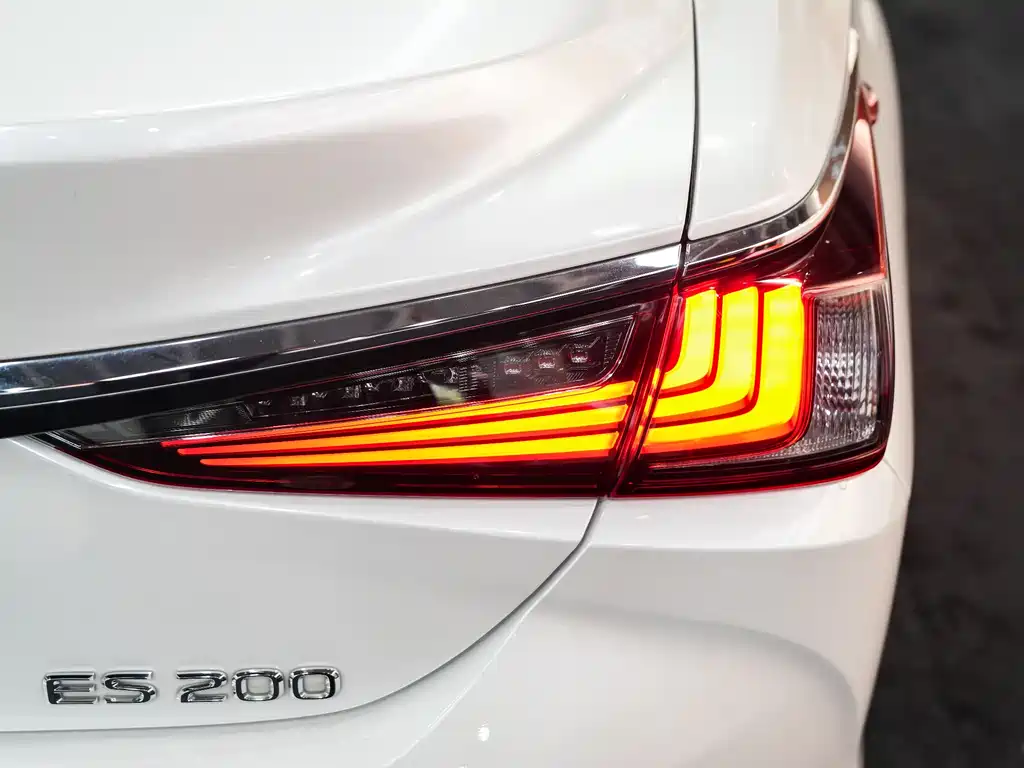 Lexus ES 2022 200 Luxury