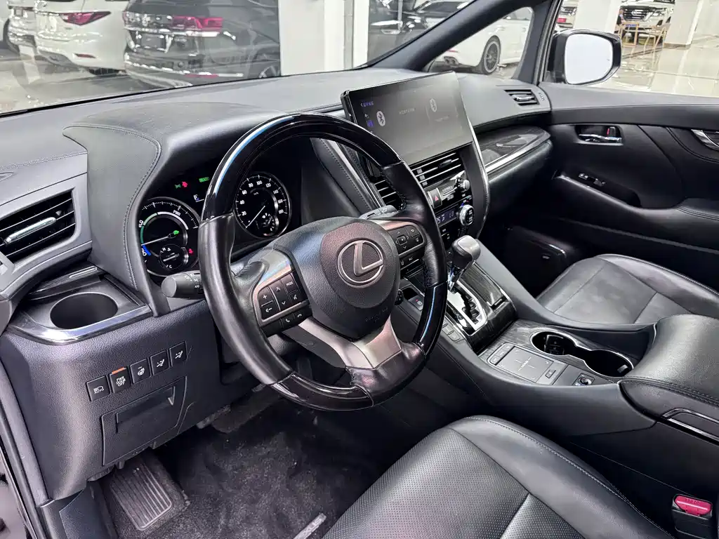 Lexus LM 2020 300h мест