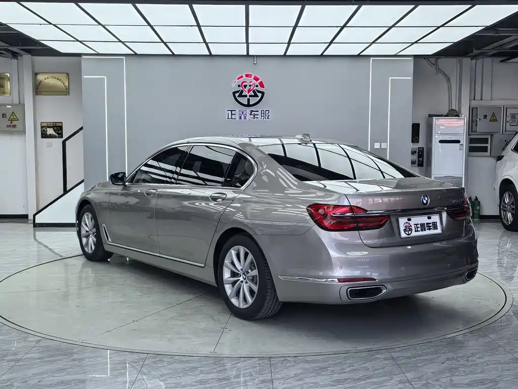BMW 7 SERIES