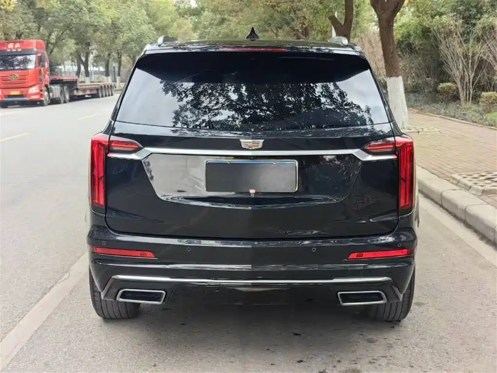 CADILLAC XT6