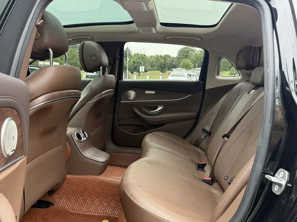 Mercedes-Benz E-Class — миниатюра 11