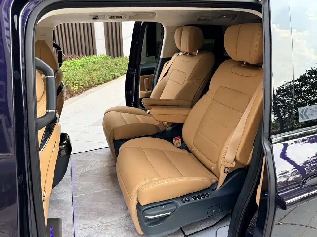GAC Motor Trumpchi E8 PHEV — миниатюра 11