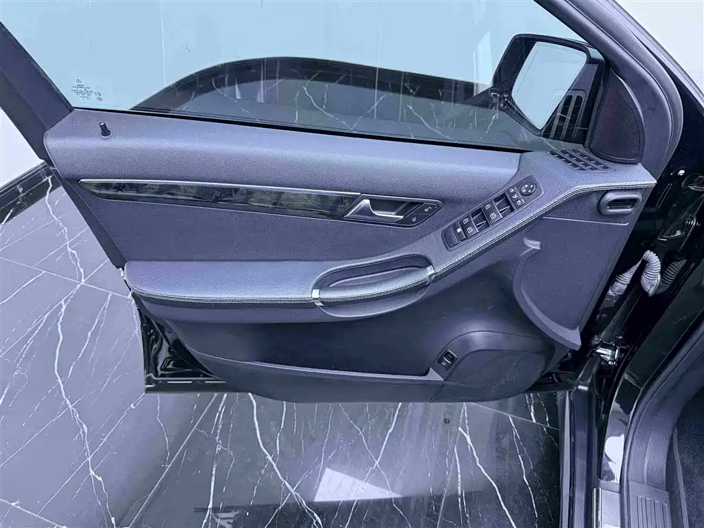 Mercedes-Benz R-Class — миниатюра 16