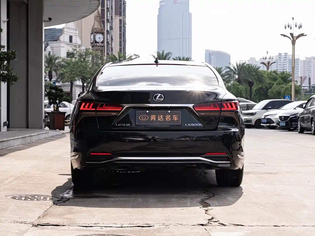 Lexus LS — миниатюра 5