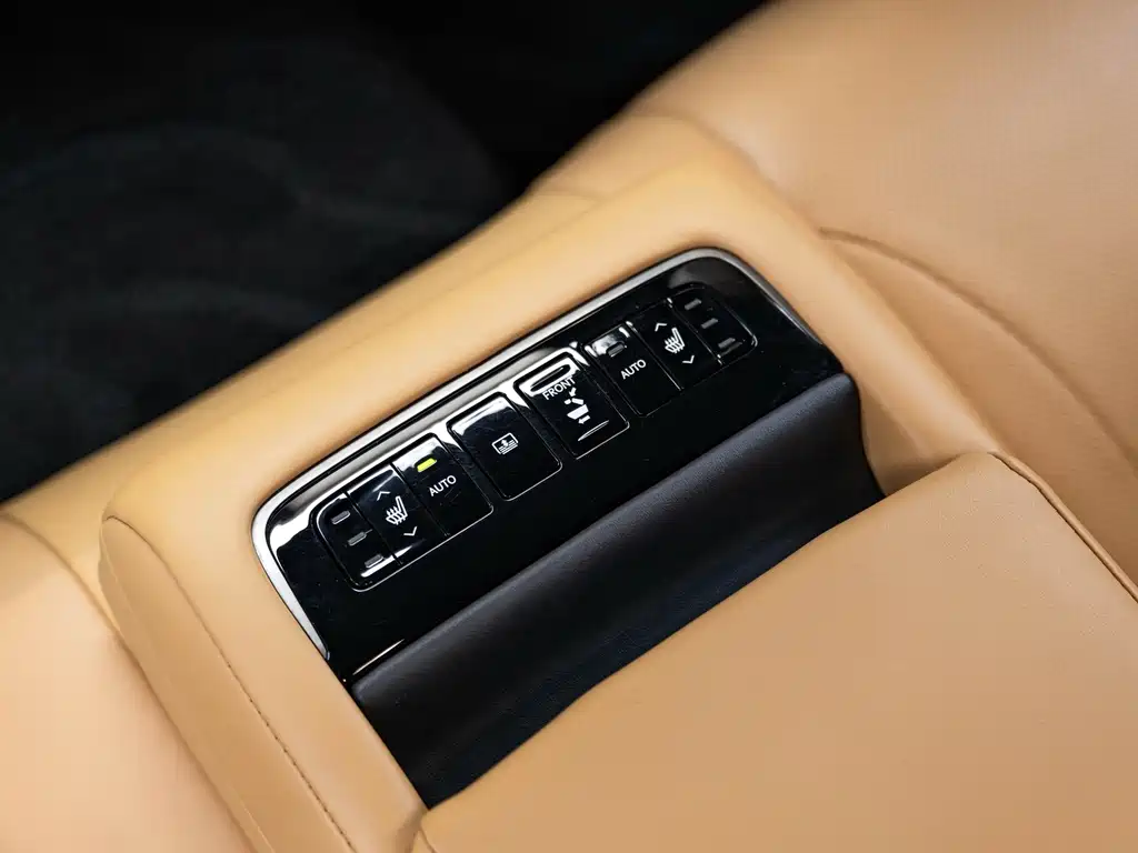 Lexus LS — миниатюра 18