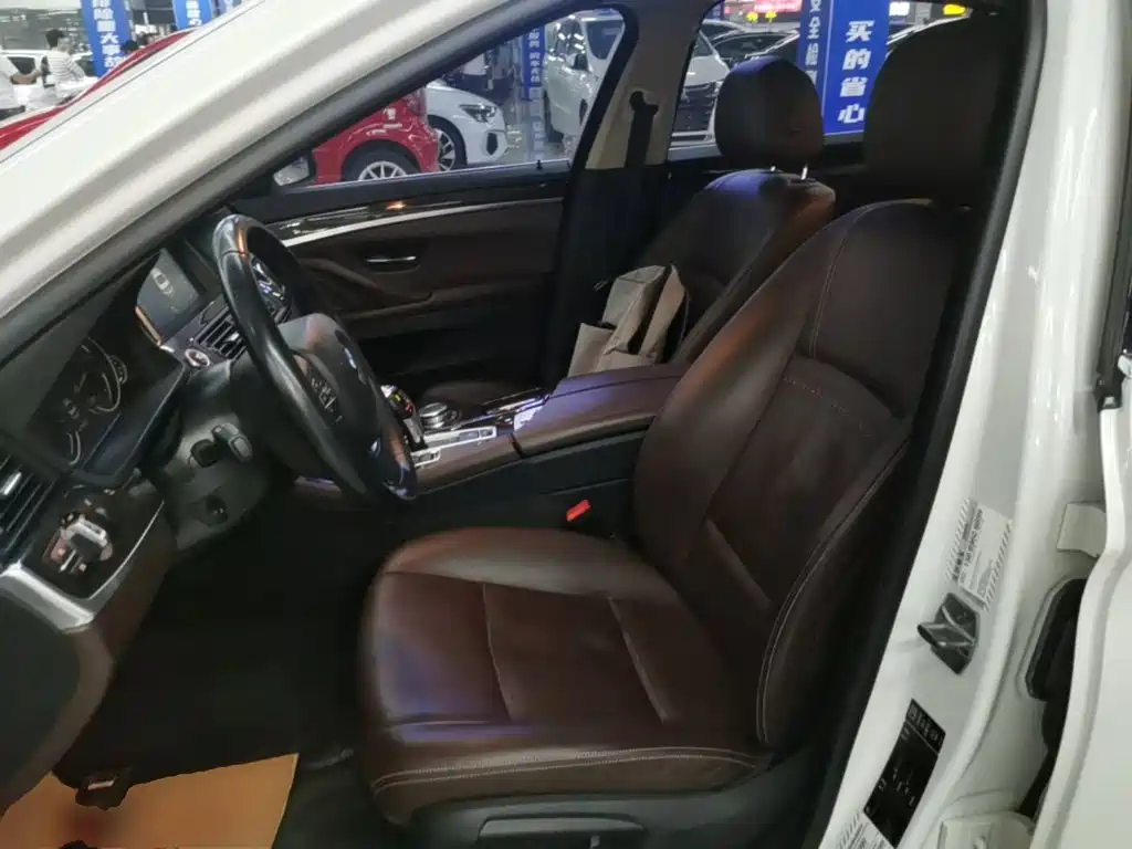 BMW 5 Series — миниатюра 15