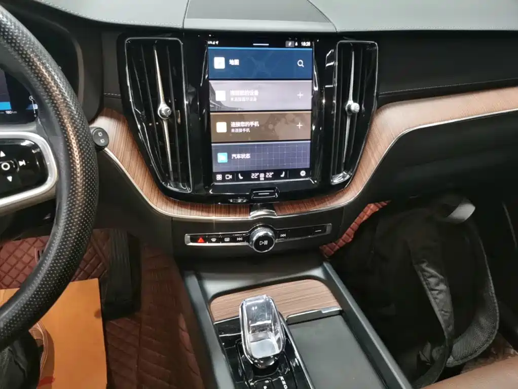 Volvo XC60 2024 — фото 12