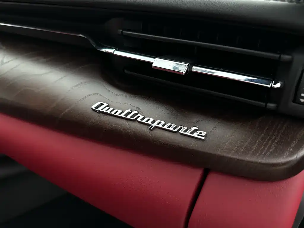 Maserati Quattroporte — миниатюра 17